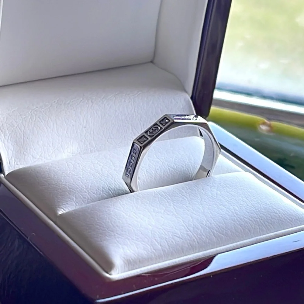 18k GUCCI Diamond Ring - Picture 13 of 15